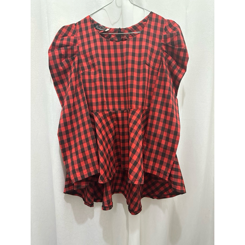 Blus Kotak-Kotak Merah Wanita
