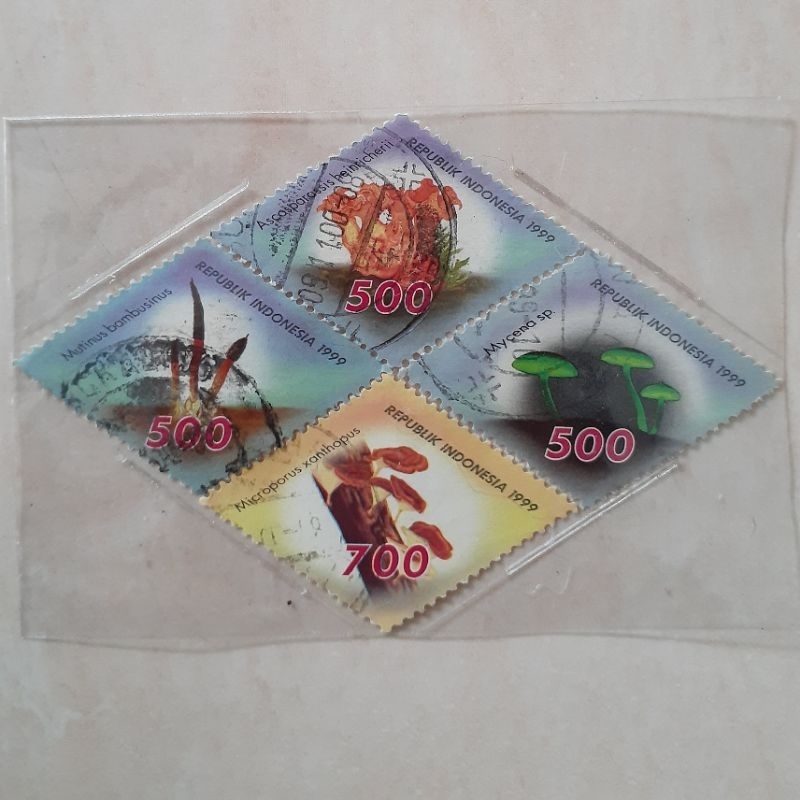 

(A) Perangko Indonesia Jamur Tahun 1999 set 4pcs