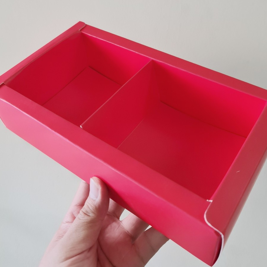 

Box Dus MIka Merah Polos Sekat 2