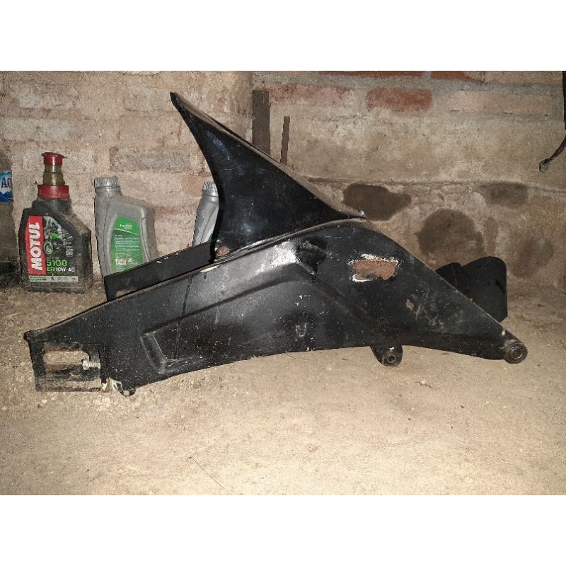ARM CUSTOM GSX600 BEKAS VIXION MUAT BAN 200