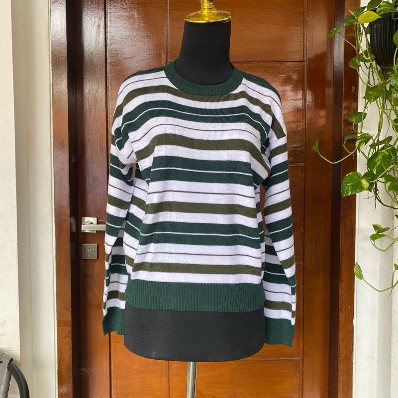 Crop Sweater Nigoo.id (Baru dipakai sekali)