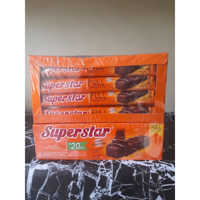 

Snack Wafer Superstar Full Chocolate (isi 20)