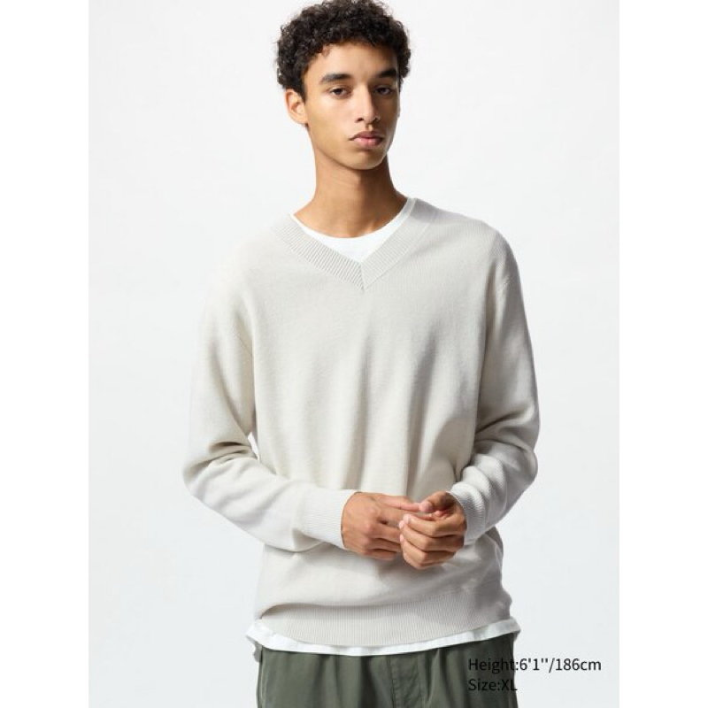 Men Uniqlo Sweater Waffle Kerah V
