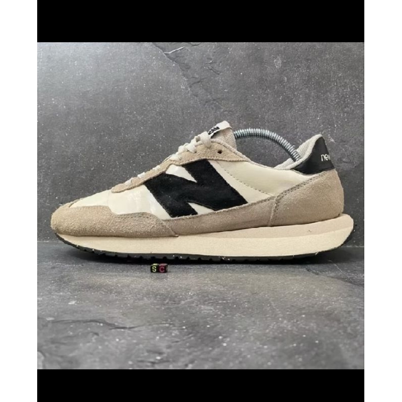 SEPATU NEW BALANCE NB 237