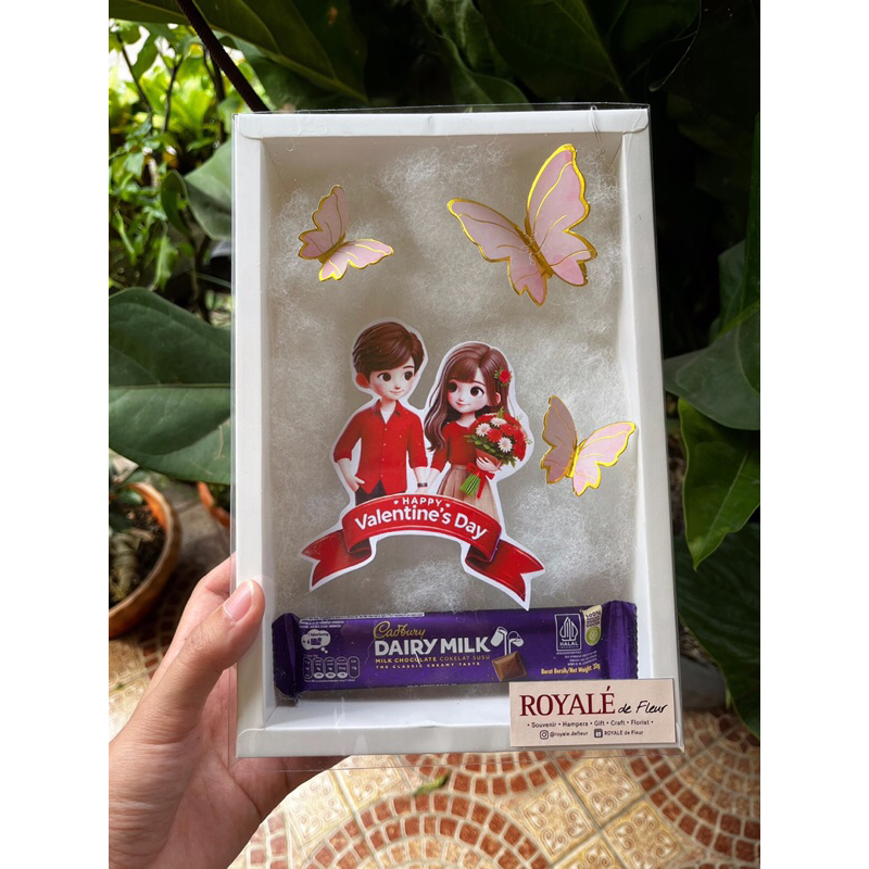 

coklat valentine / kado valentine / buket valentine / buket coklat valentine / hampers valentin / kado calentine / hadiah valentine / buket coklat valentine / buket boneka / buket wisuda / hadiah valentine / royale de fleur