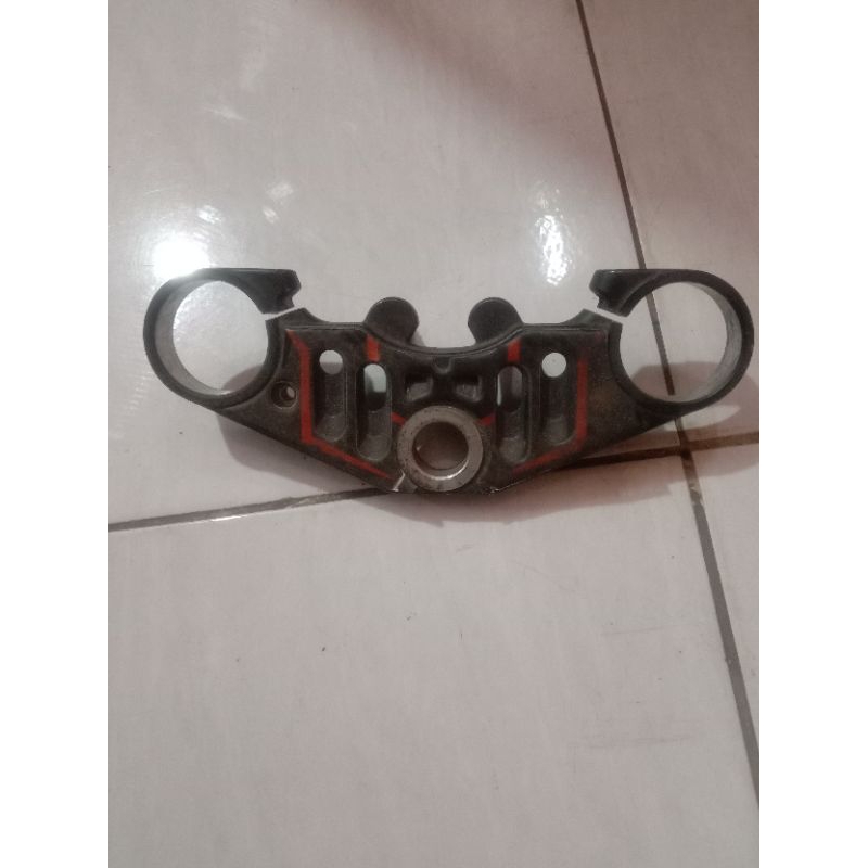 segitiga atas triple clamp ori R15 v3 vva