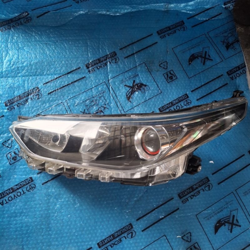 HEADLAMP LAMPU DEPAN MOBIL TOYOTA YARIS 2018 2019 2020 ORIGINAL KIRI