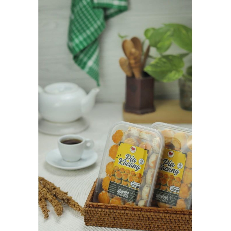 

PIA KACANG KECIL OLEH-OLEH KHAS BANYUWANGI