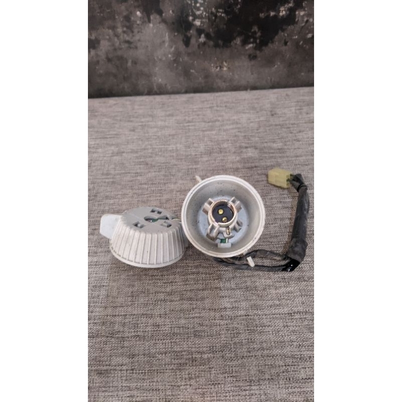 soket fitting lampu belakang stop lamp Toyota Soluna tahun 1999-2022 original
