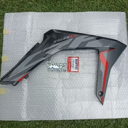 Cover Body bagian luar CRF 150L sebelah KANAN. hitam+striping original