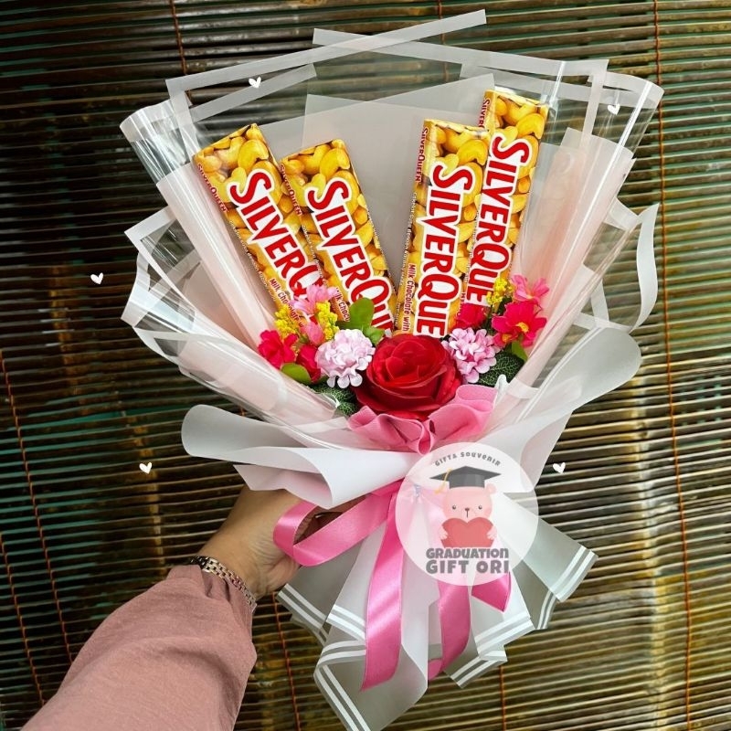 

BUCKET BUNGA VALENTINE / BUKET COKLAT SILVERQUEEN / BOUQUET COKLAT