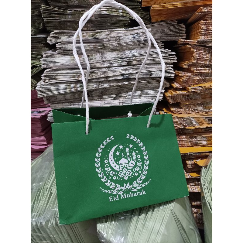 

Paperbag lebaran hijau tua 22-22-15cm @10pcs free hangtag