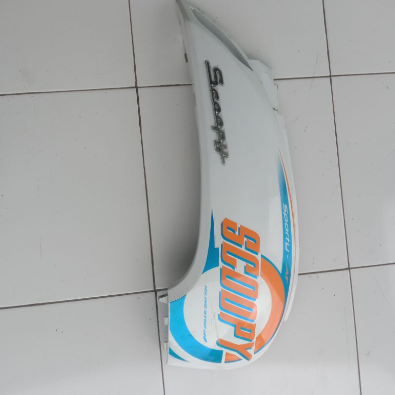 cover kaper body belakang bagian kanan ori original honda scoopy 2015 - 2018 K16