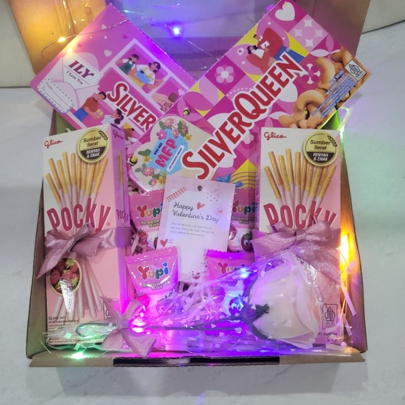 

Hampers Valentine / Gift valentine / Snackbox Cokelat