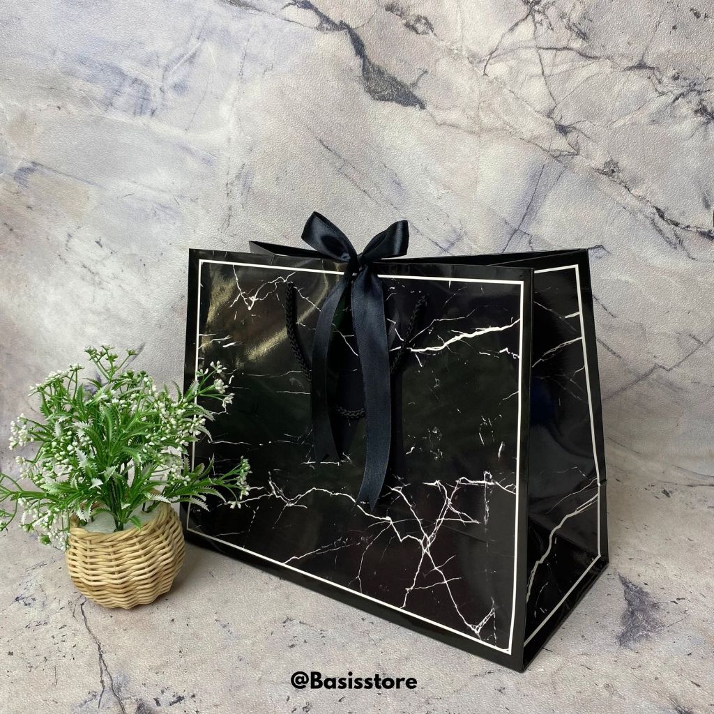 

Paper Bag Motif BM 35x27x16 cm Tas Kado Premium Souvenir Wedding Ultah Keren Simple