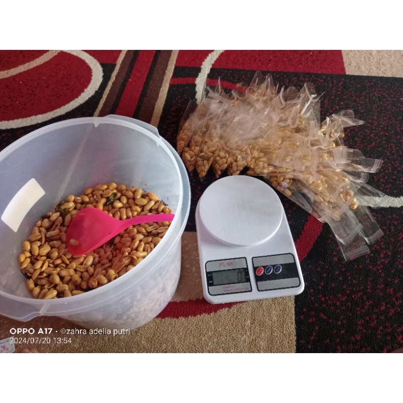 

Kacang bawang cemilan enak murah