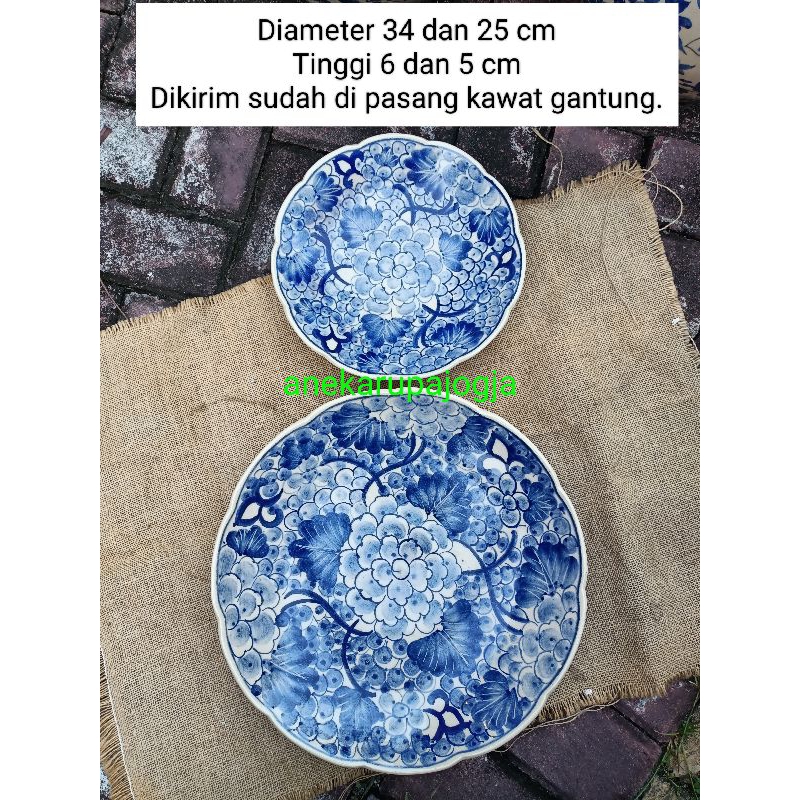 2 buah Piring keramik lukis biru putih untuk dekorasi hiasan dinding