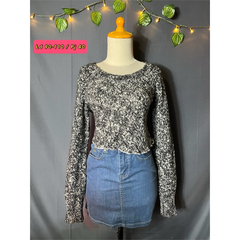 Sweater rajut kepang crop cardi fuzzy hitam putih