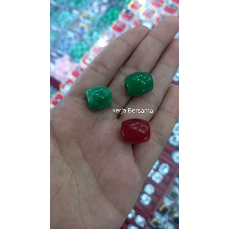 liontin batu giok tabung