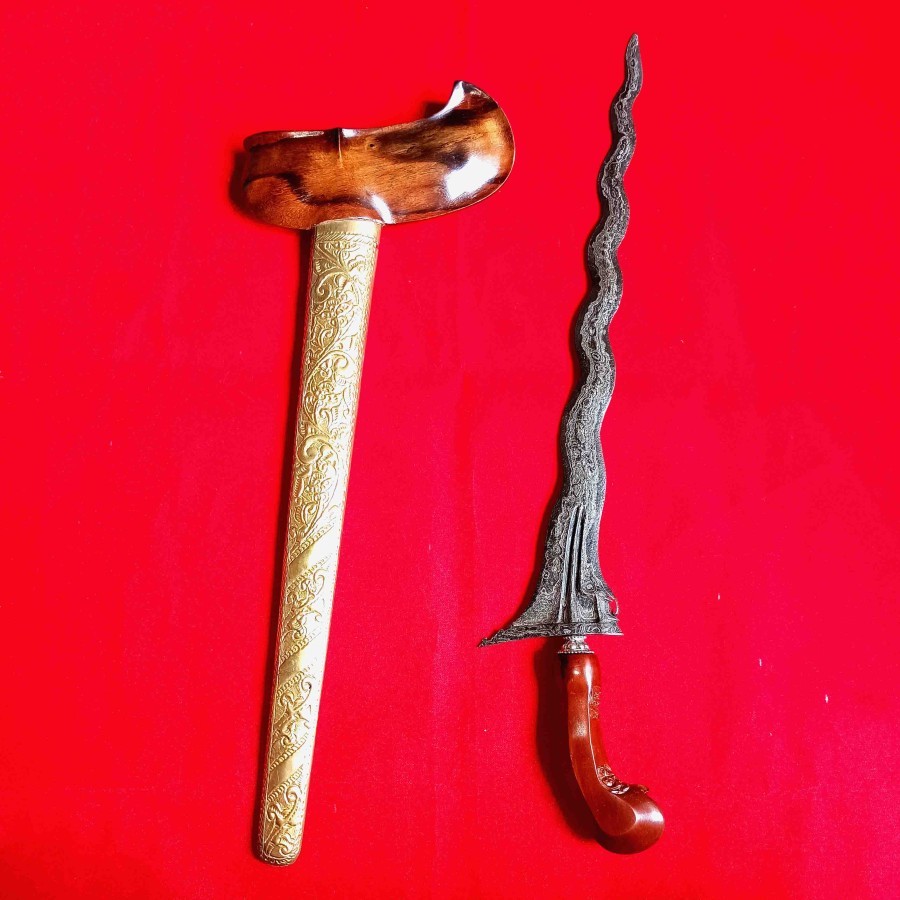 Keris Sepuh Tua Sengkelat Luk 13 Pamor Wahyu Tumurun