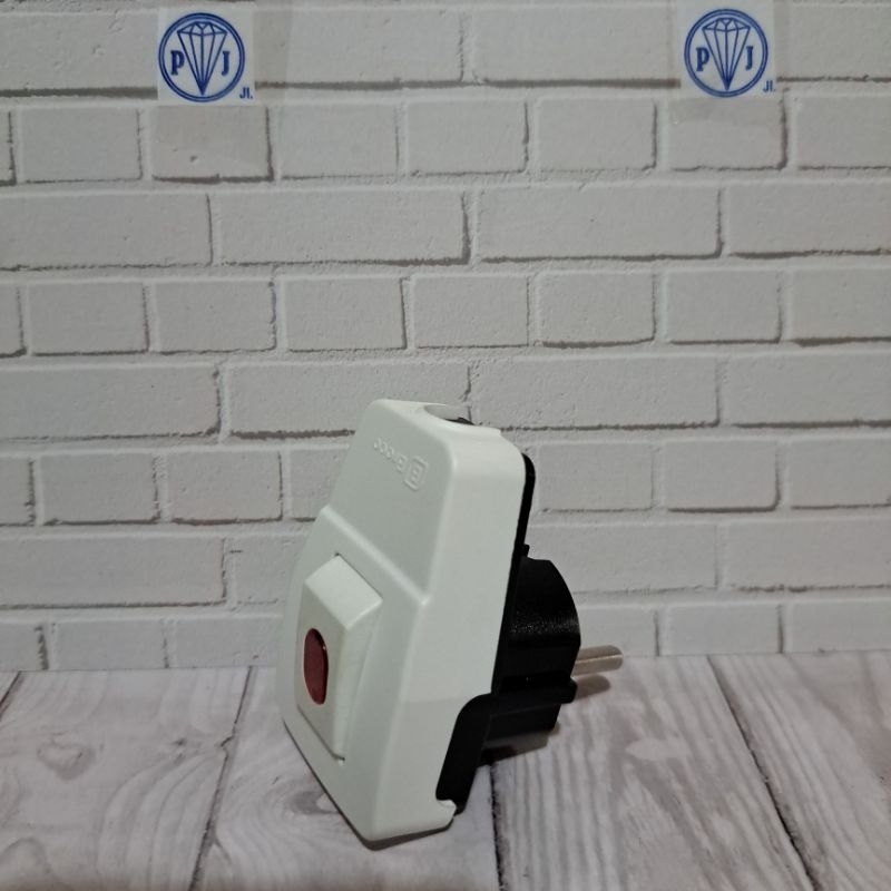 Steker Lampu Broco 13311