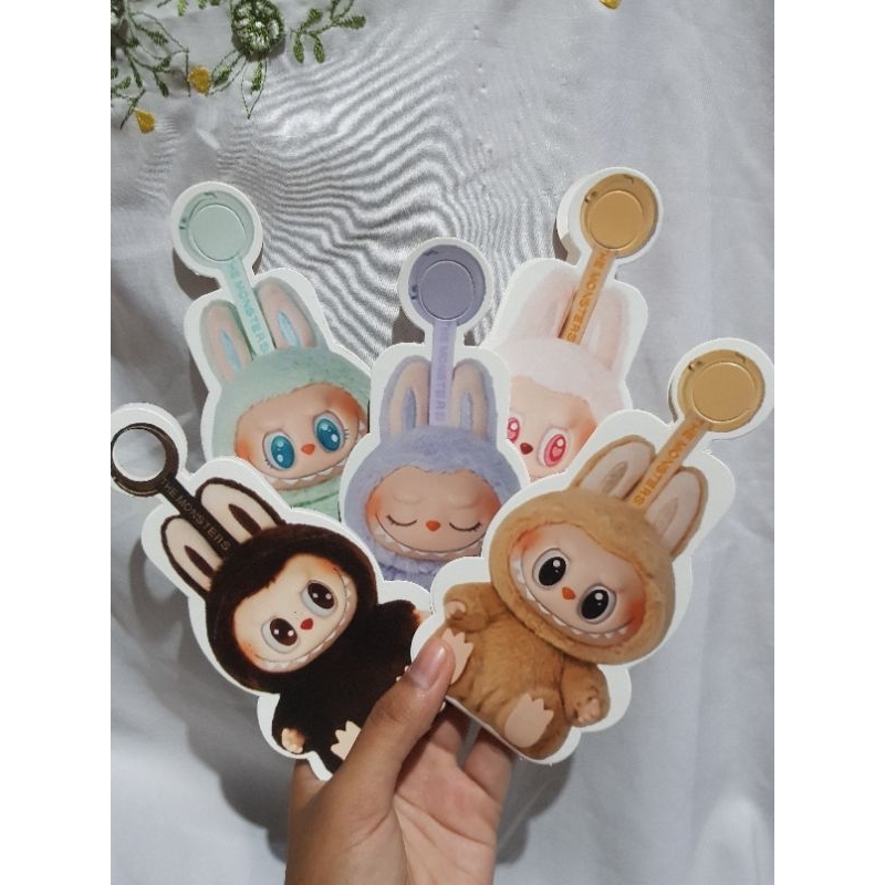 

Amplop lebaran motif labubu