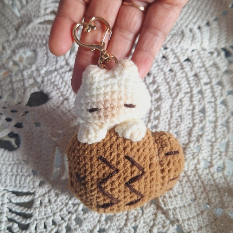 cat taiyaki amigurumi keychain