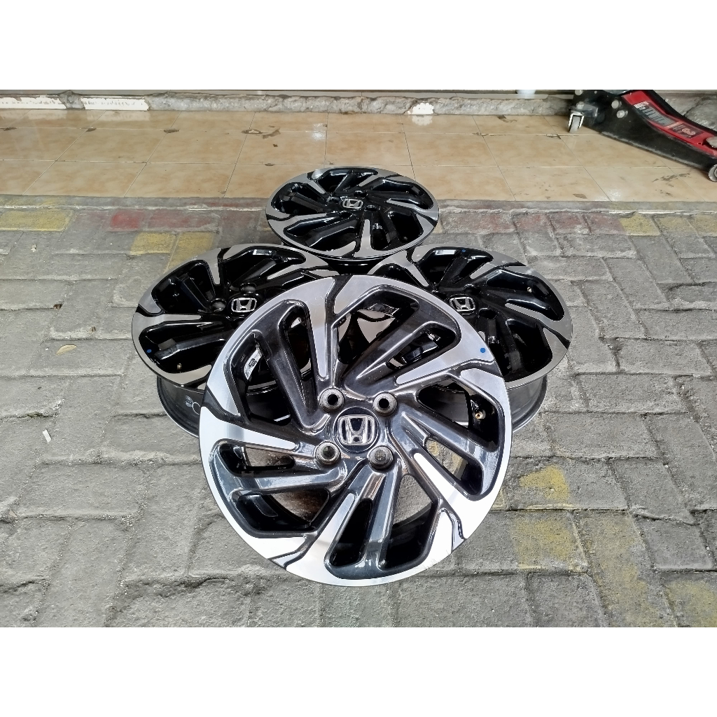Velg Mobil Seken Standart Oem Mobilio Rs R15 Baut 4X100