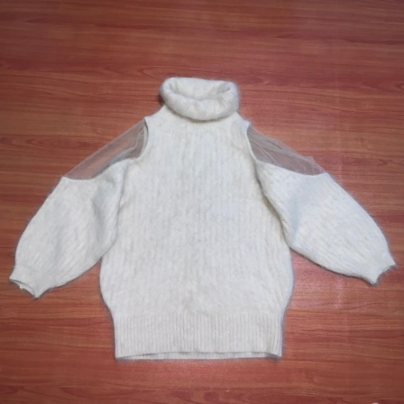 PRELOVED Sweater Rajut Turtleneck dengan Lengan Balon Transparan