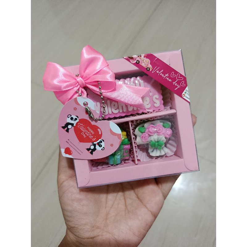 

sovenir coklat kado valentine day / Imlek / natal / idul Fitri / kado valentine / kado Imlek / natal box sekat 4 minimalis / ekonomis