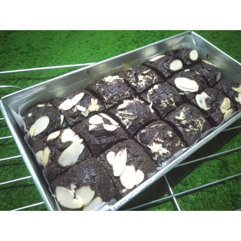 

brownies fudgy by Aqmarkitchen