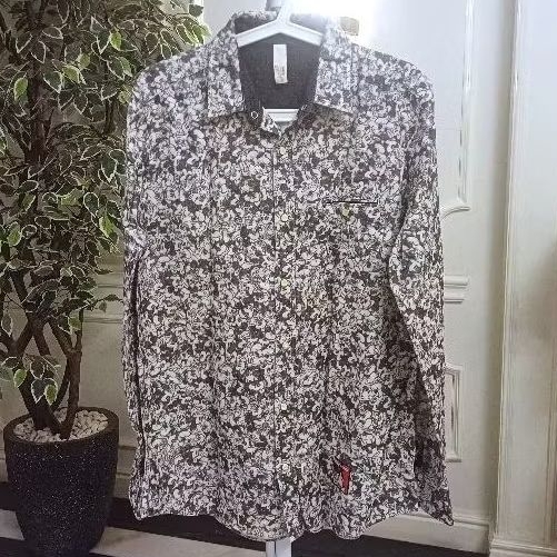 PRELOVED KEMEJA_KEMEJA MICKEY_KEMEJA DISNEY_BAJU KEMEJA_ATASAN WANITA_PAKAIAN WANITA