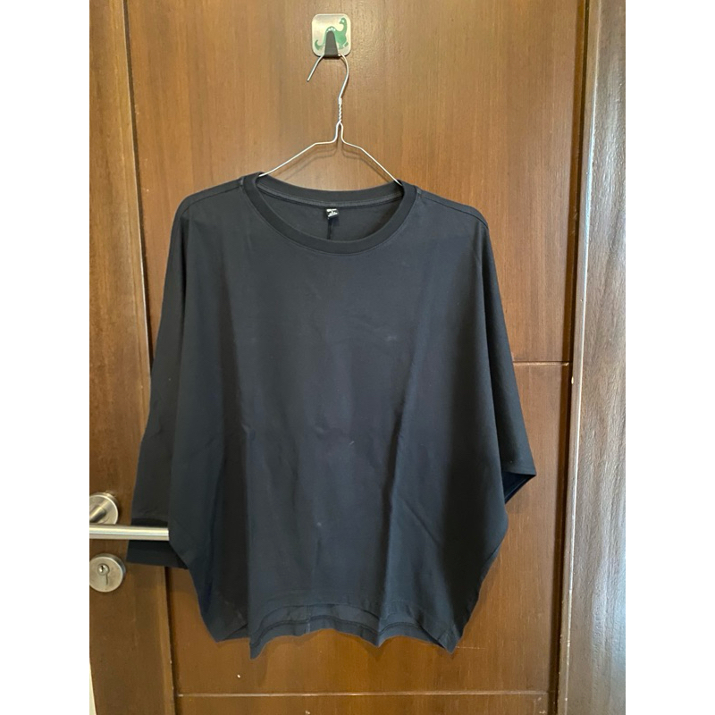 tshirt batwing uniqlo size S black