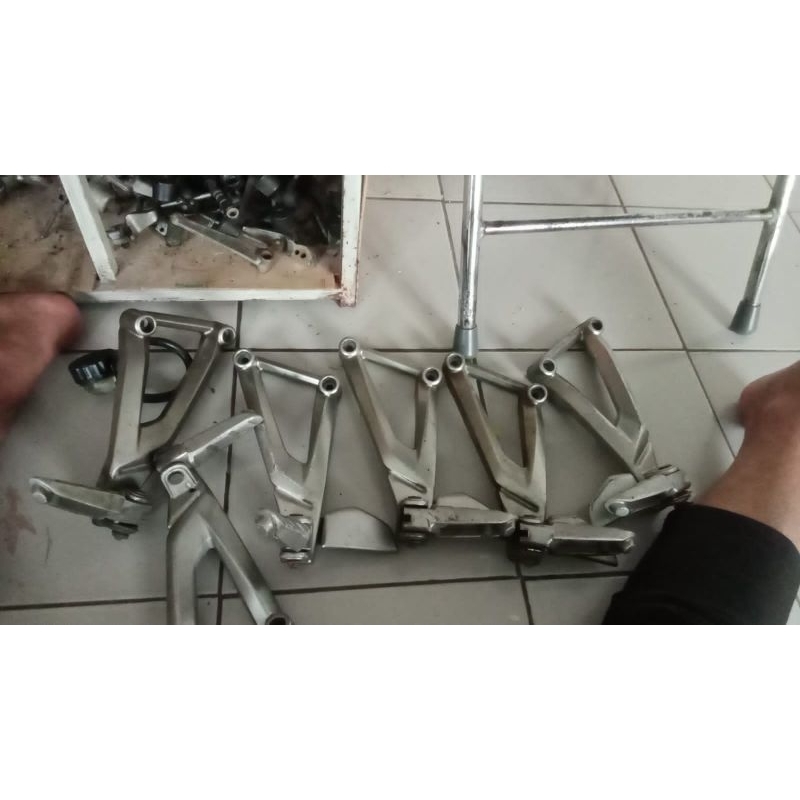 FOOTSTEP KAKI BELAKANG PULSAR 200NS