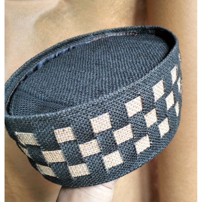 Peci Goni Anyaman Hitam Cream