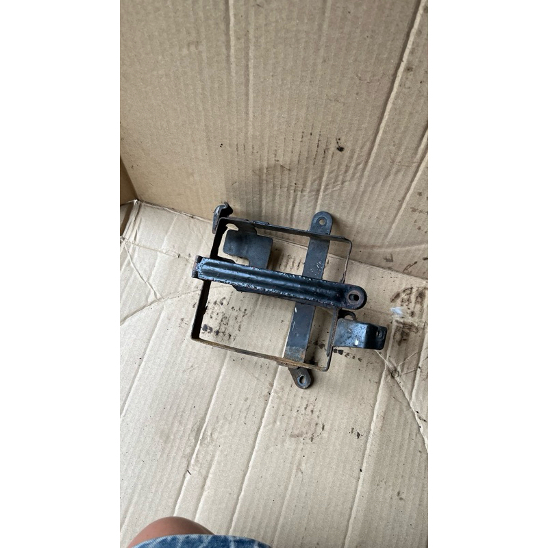 dudukan/pangkon aki tiger revo orii copotan