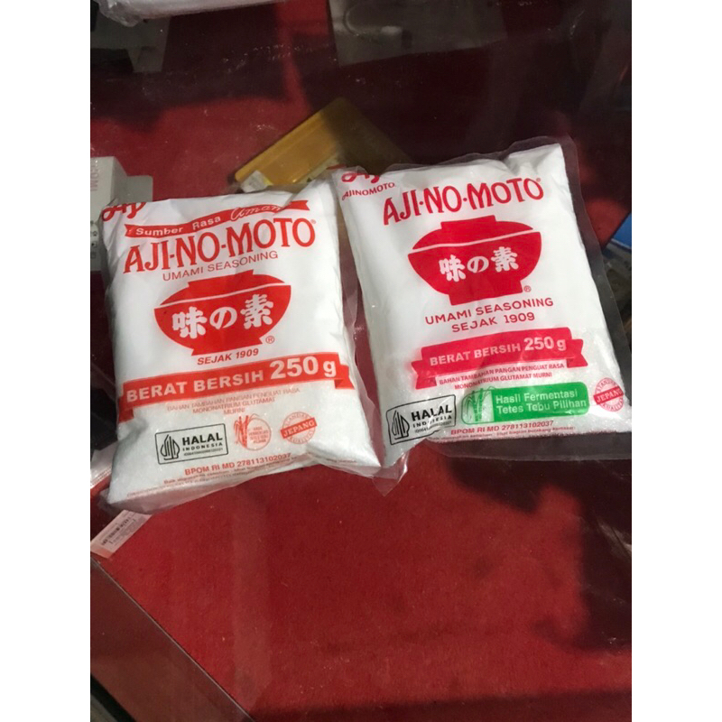 

AJI NO-MOTO Umami Seasoning SEJAK 1909 Berat Bersih 250g SUPER.MART