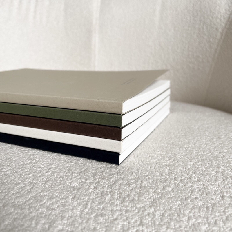 

HJK Notebook A5 / Notebook Aesthetic / Buku Tulis / Buku A5 / Notebook Polos / Buku Aesthetic / Buku