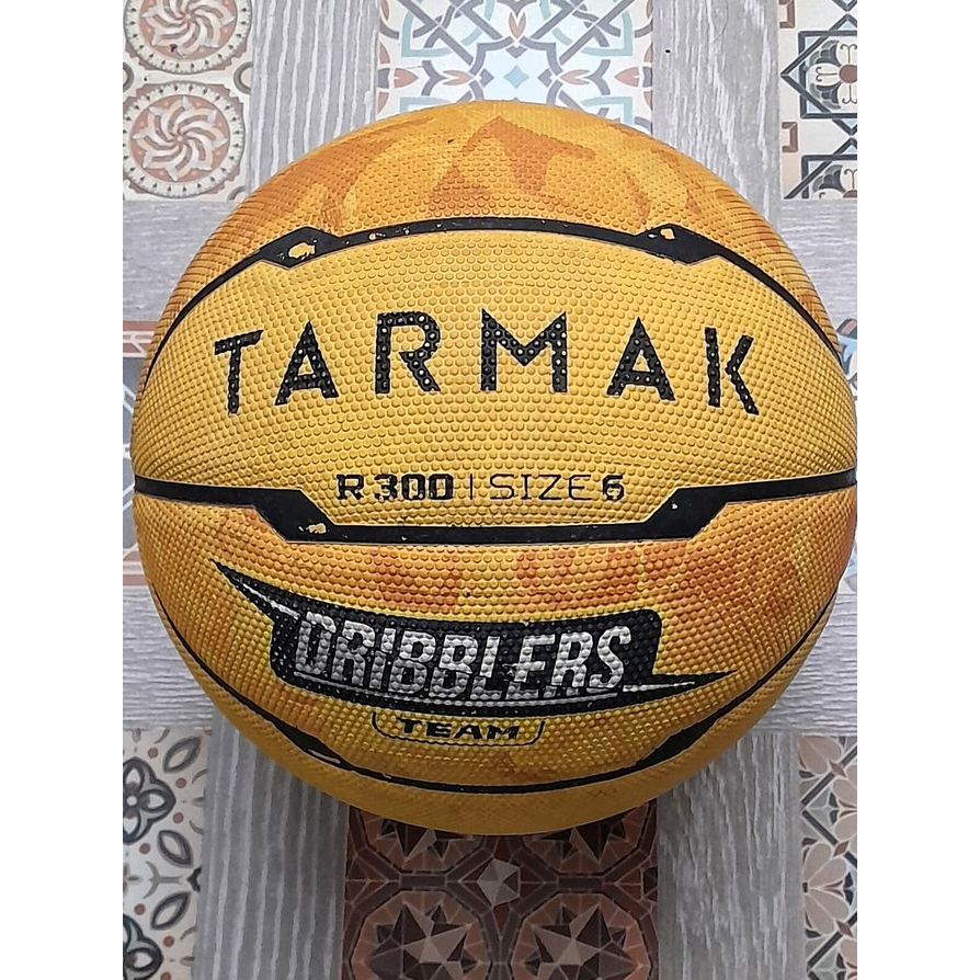 Preloved Bola Basket Tarmak R300 size 6