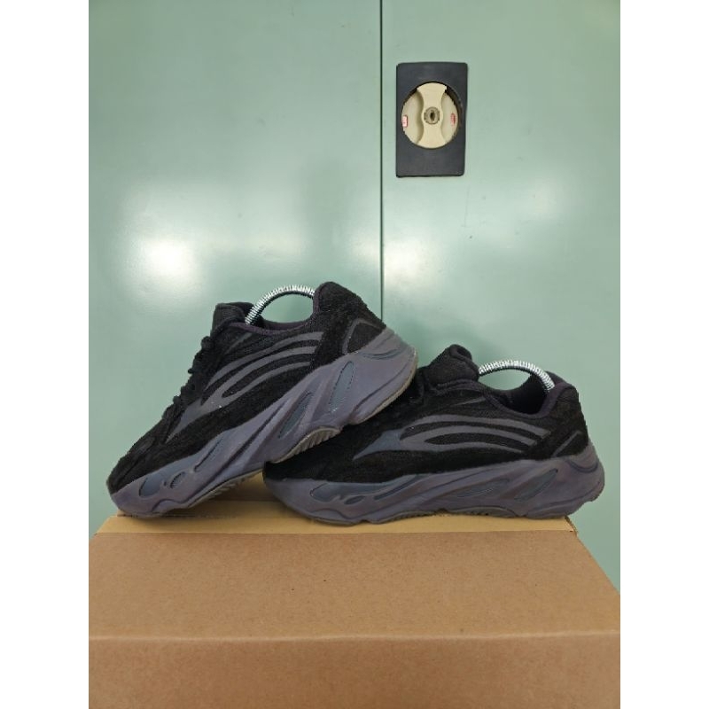 ADIDAS YEEZY BOOST 700 V2 VANTA