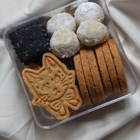 

Paw-tite Amore - Assorted Cookie Box