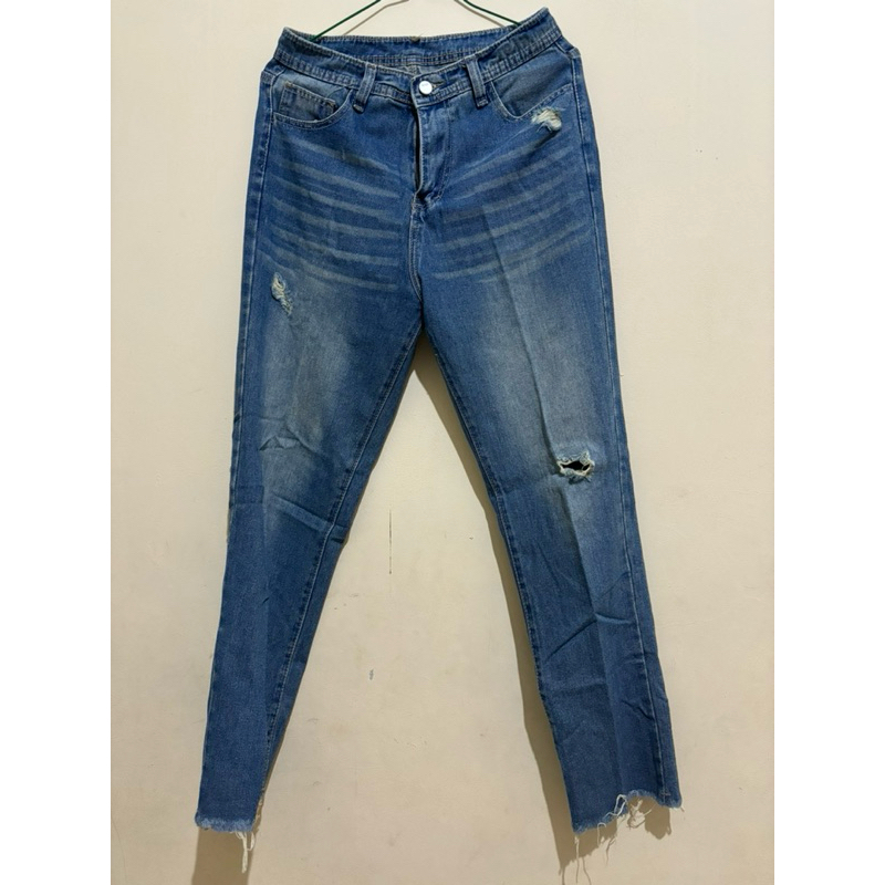 Preloved ripped jeans