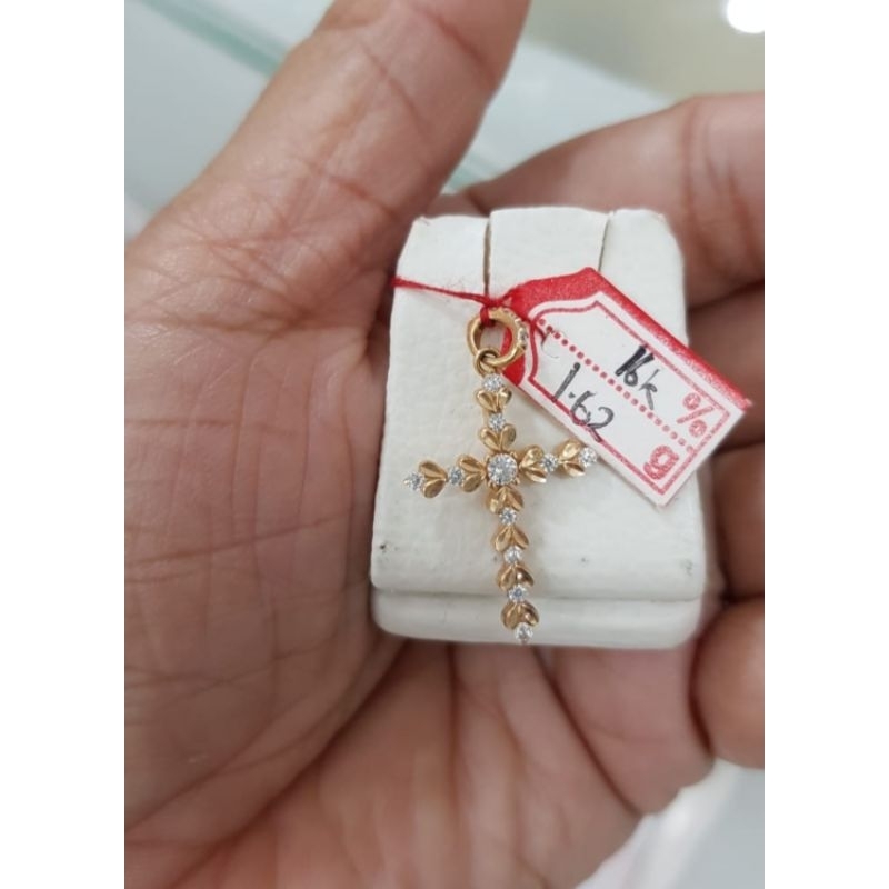 Liontin emas 70 salib daun hati