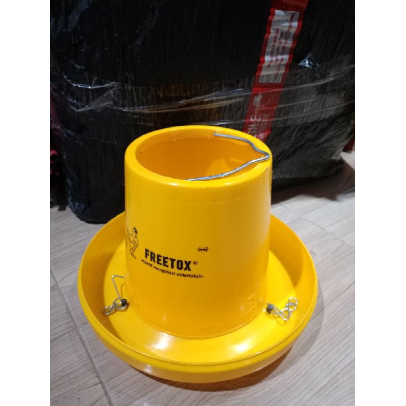 tempat pakan ternak ayam