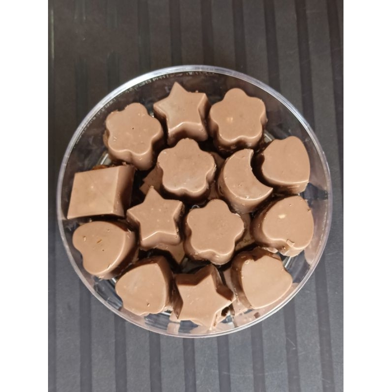 

COKLAT MILK KARAKTER ISI CARAMEL 450gr ISI 48 PCS