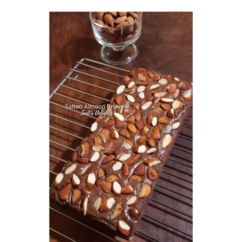 

Salted Almond Brownie M (22x11)