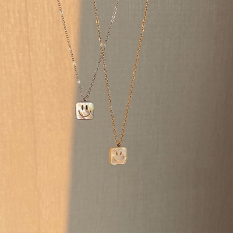 Kalung Titanium Smile Gold Silver Shell Cantik Simple Elegan PTK-30