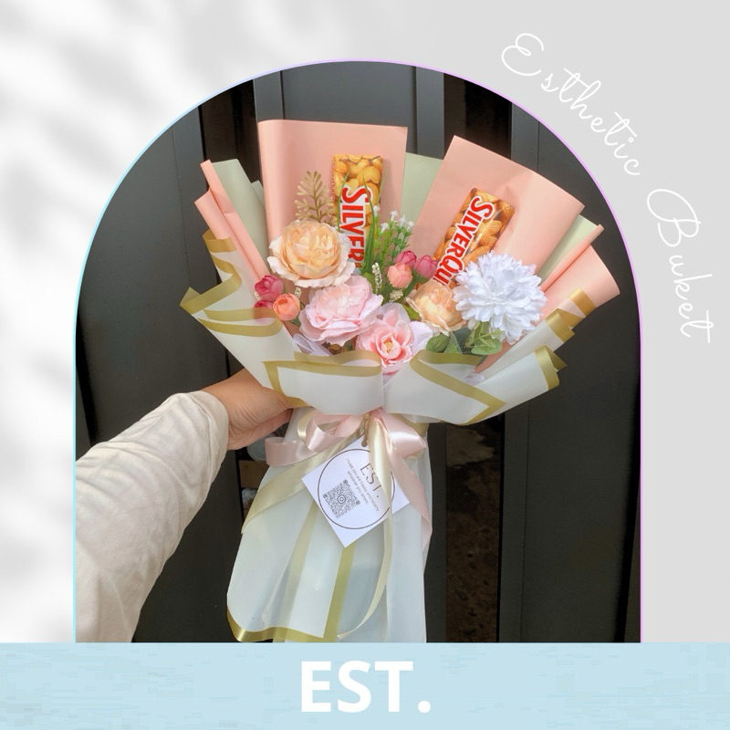 

esthetic | BUKET VALENTINE BUKET COKLAT BOUQUETE SILVERQUEEN BUKET COKLAT BUKET ARTIFICIAL FLOWER BUKET MURAH BOUQUETE VALENTINE KADO VALENTINE