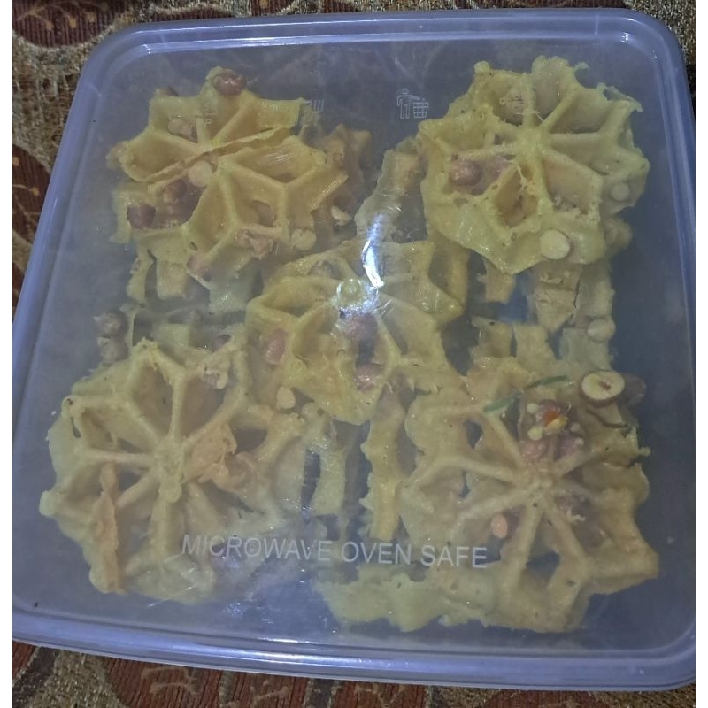 

Peyek Goyang