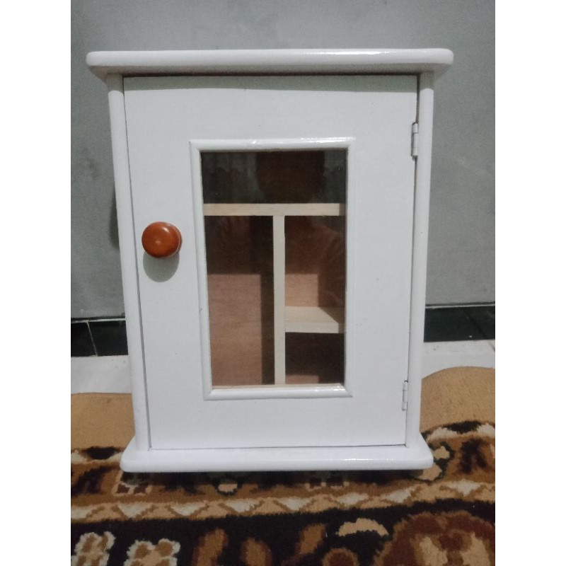 kotak obat kayu/ kotak obat P3K dinding